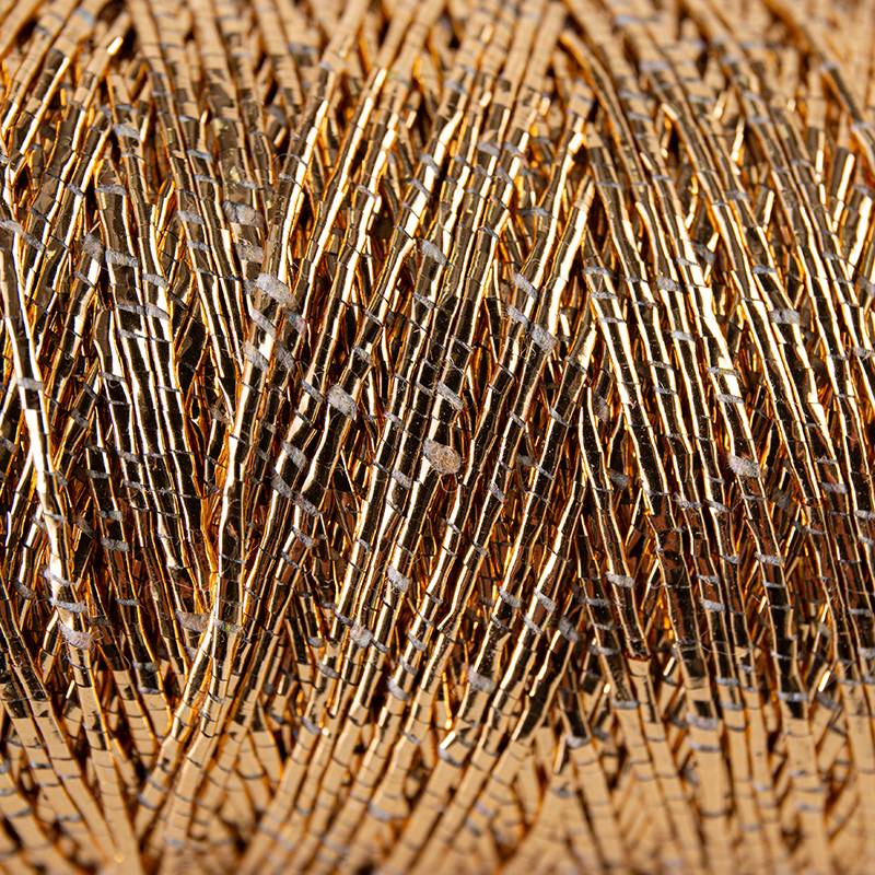 Dekoratives Garn mit metallischem Glanz