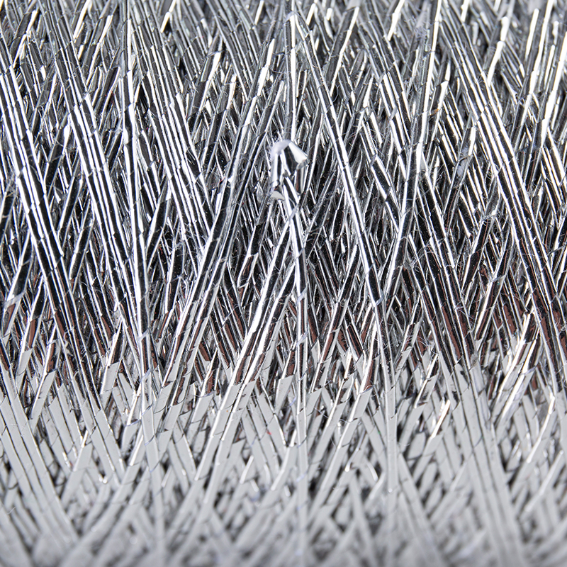 Dekoratives Garn mit metallischem Glanz